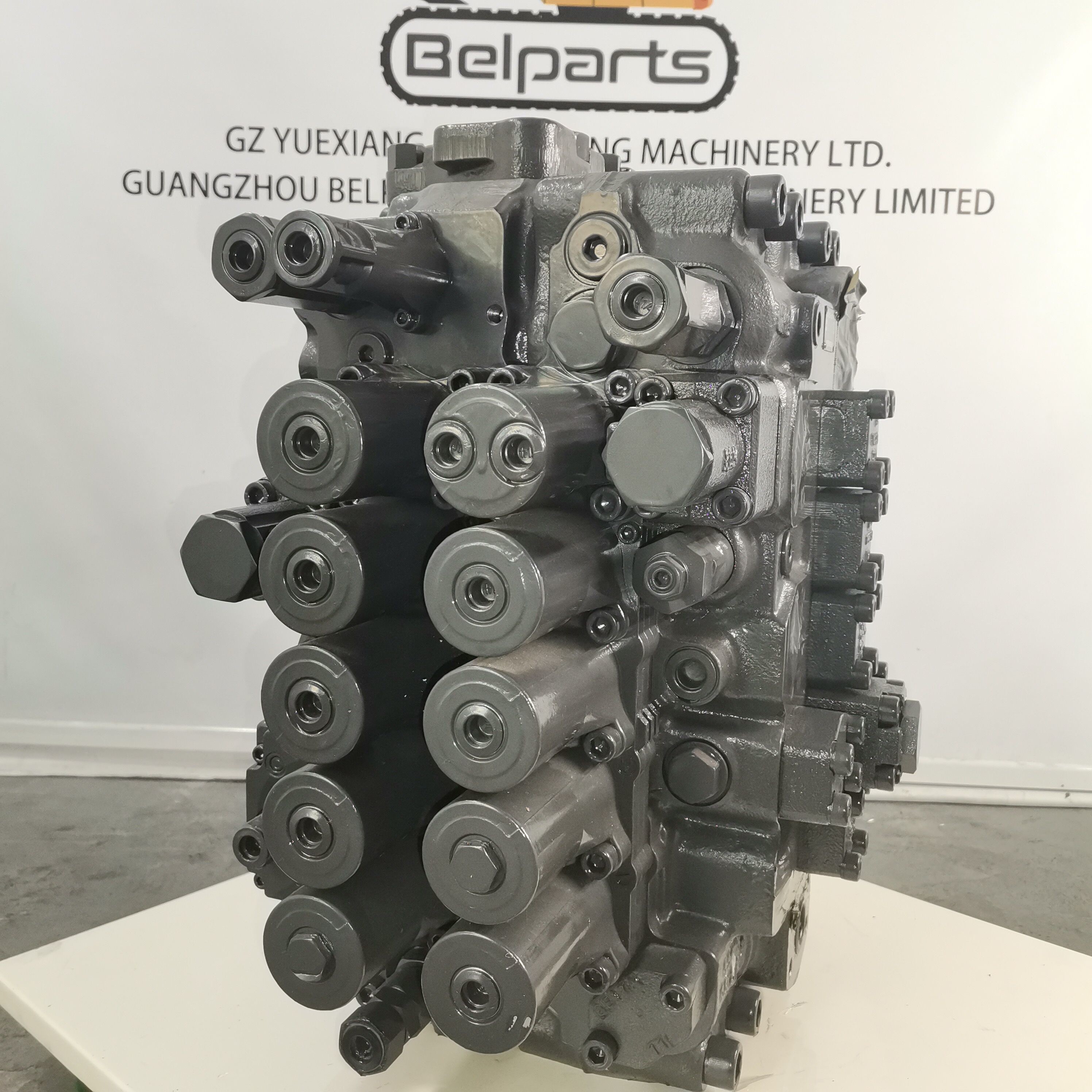 SH200A5 CX210B Excavator Hydraulic Control Valve For Sumtiomo KRJ10315 Main Control Valve