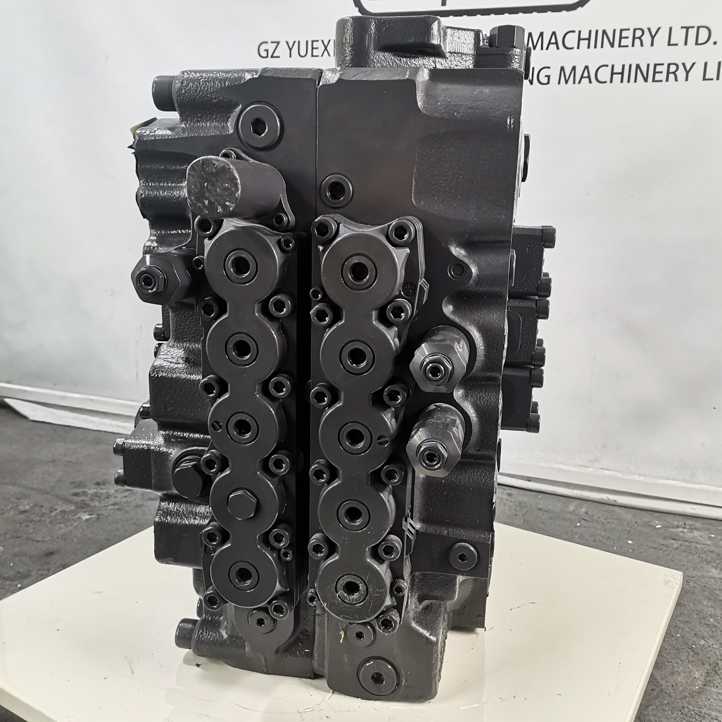 SH200A5 CX210B Excavator Hydraulic Control Valve For Sumtiomo KRJ10315 Main Control Valve