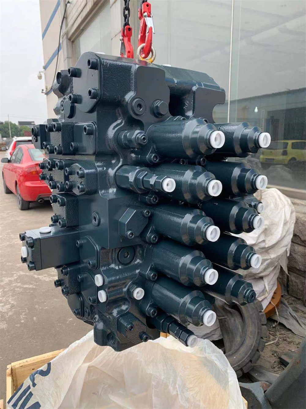 R5209 Excavator Hydraulic Control Valve For Hyundai 31QB17100 Main Control Valve